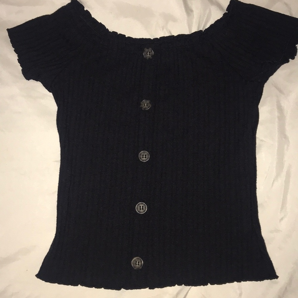 Black ribbed tee with accent buttons